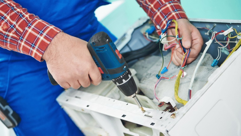 Ayaş Sharp Sharp çamaşır makinesi kart tamiri – Su almama arızası orijinal parça ile giderildi. - Teknik servis örneği